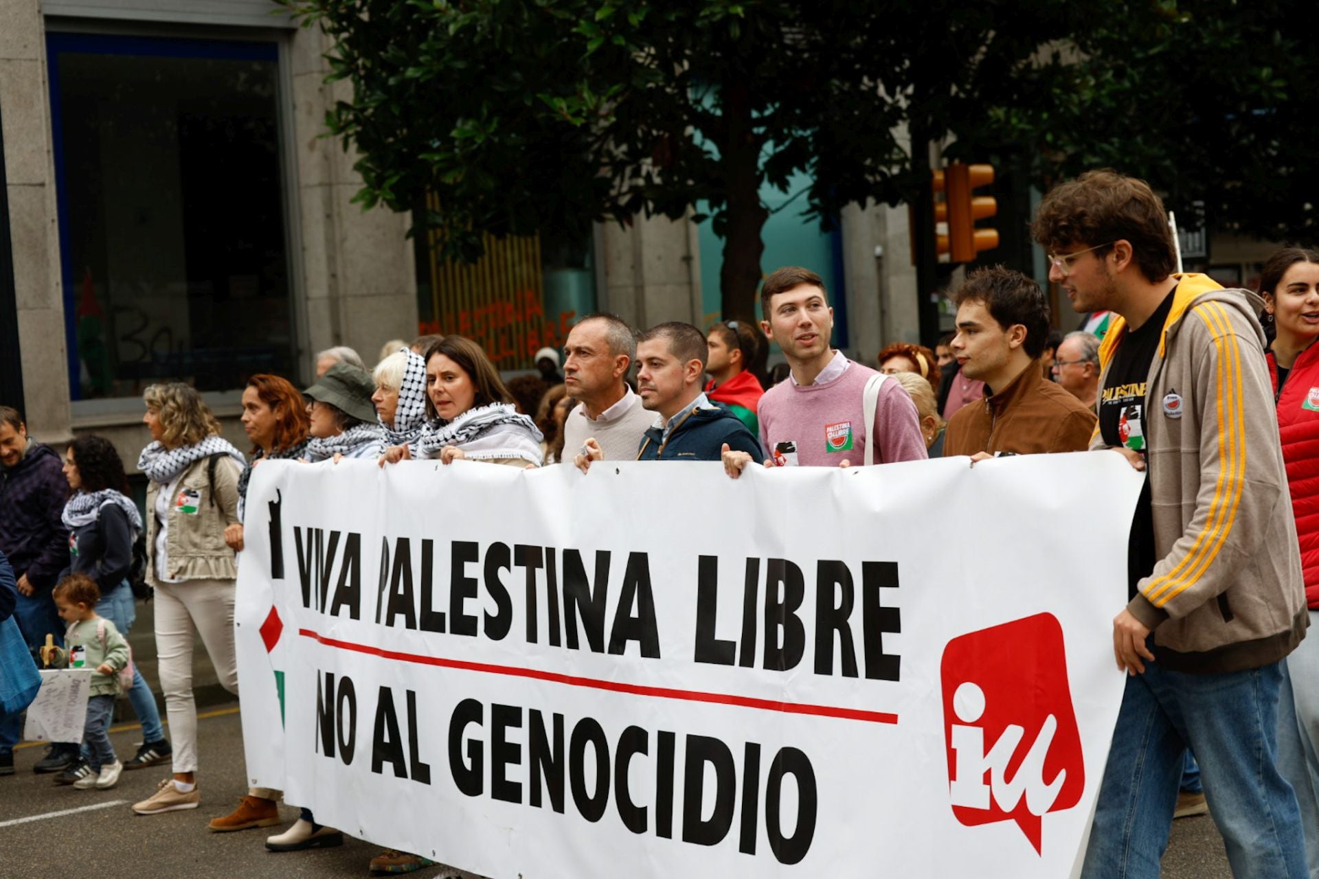 Las imágenes que deja la multitudinaria manifestación propalestina en Gijón