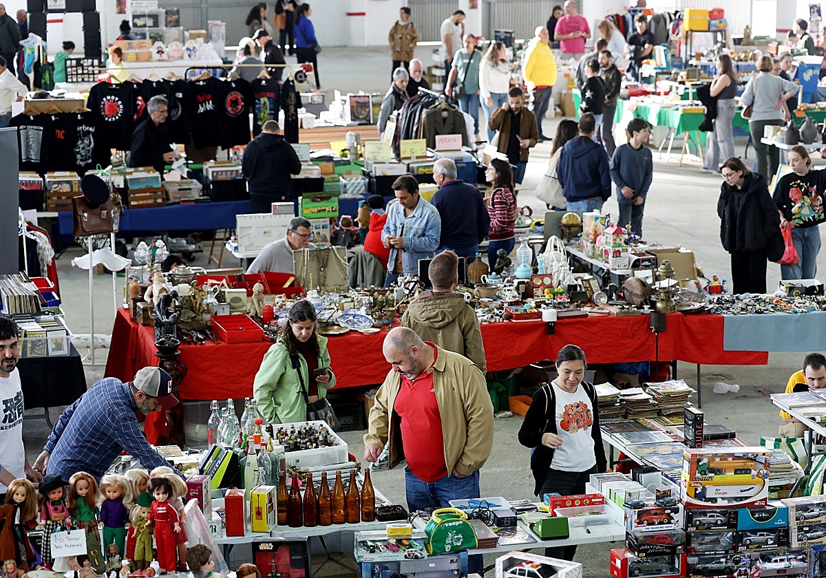La feria del coleccionismo de Mieres logra su objetivo de fidelizar a los aficionados