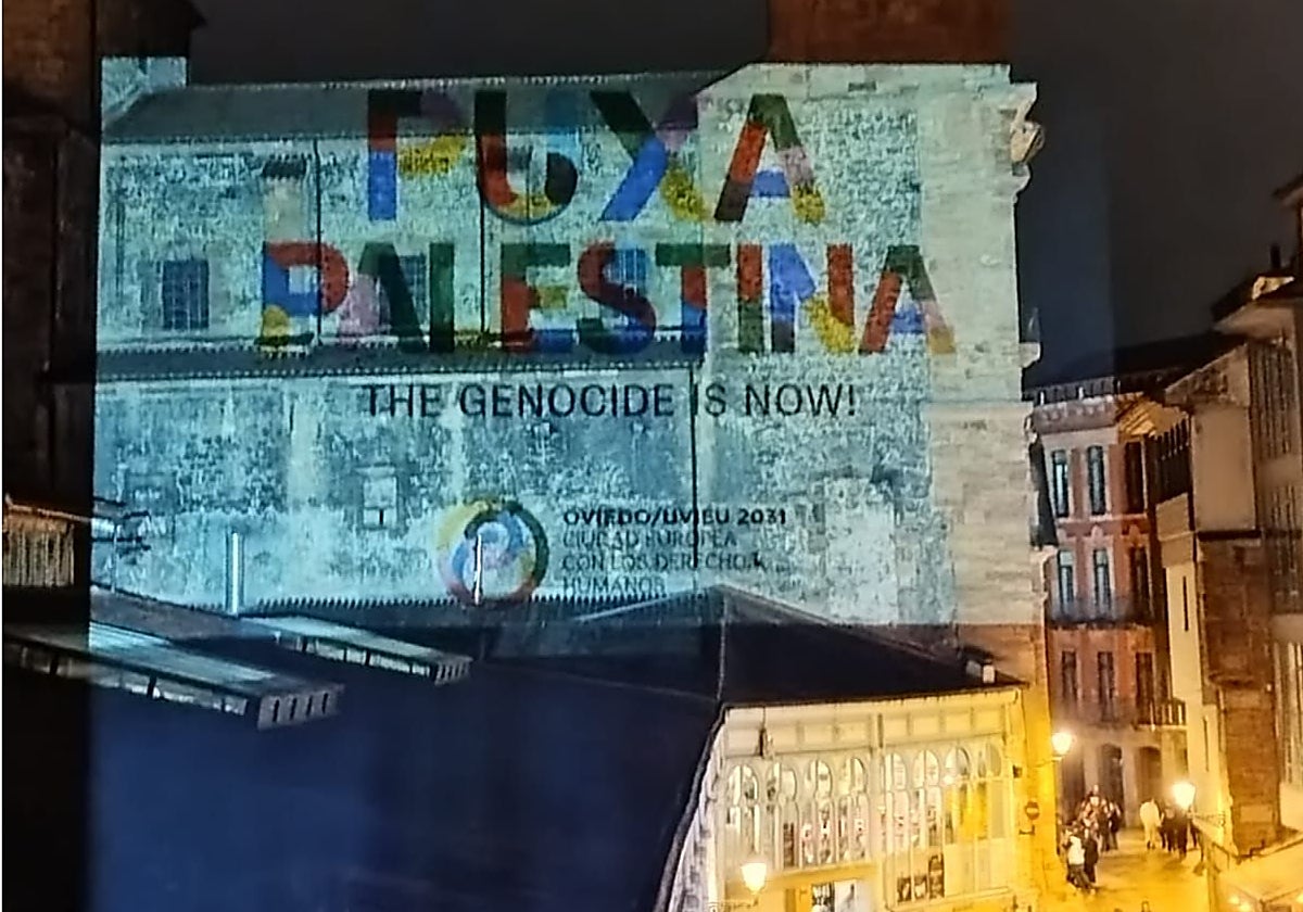 La proyección pro Palestina, en un lateral de San Isidoro.