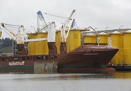 Imagen de archivo de la carga de piezas de Windar.