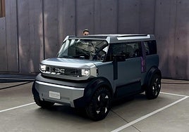 El Dacia Hipster es un vehículo eléctrico de tres metros de largo con cuatro plazas y carrocería construida en plástico ligero.