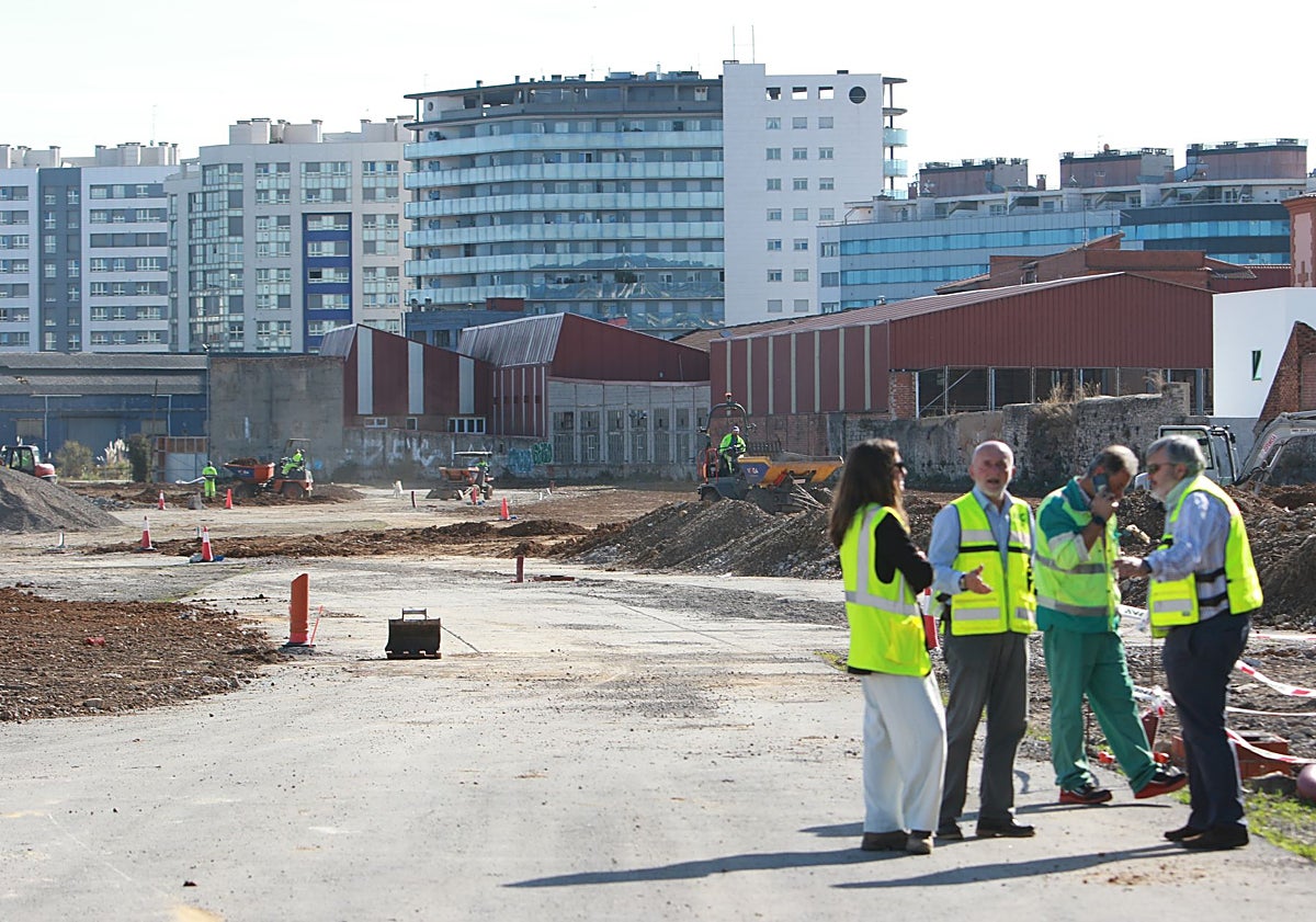 Imagen principal - El paseo de Naval Azul, en Gijón, se abrirá en diciembre e incorporará iluminación navideña