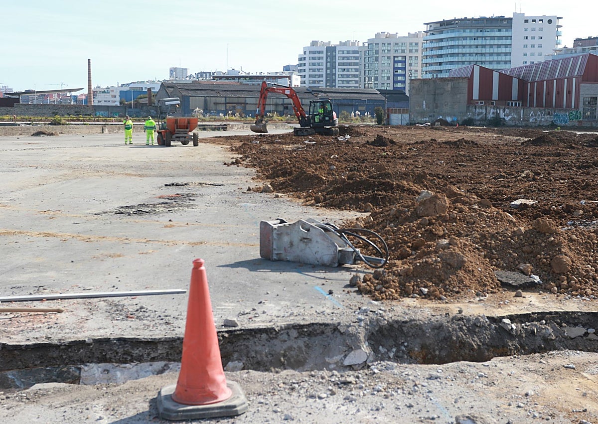 Imagen secundaria 1 - El paseo de Naval Azul, en Gijón, se abrirá en diciembre e incorporará iluminación navideña