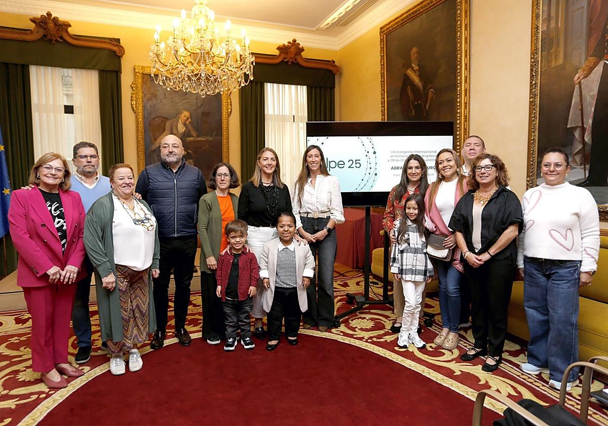 Presentación del VIII Congreso Internacional de Alpe en torno a la Acondroplasia y otras Displasias Esqueléticas con Enanismo, este martes, en el Ayuntamiento de Gijón.