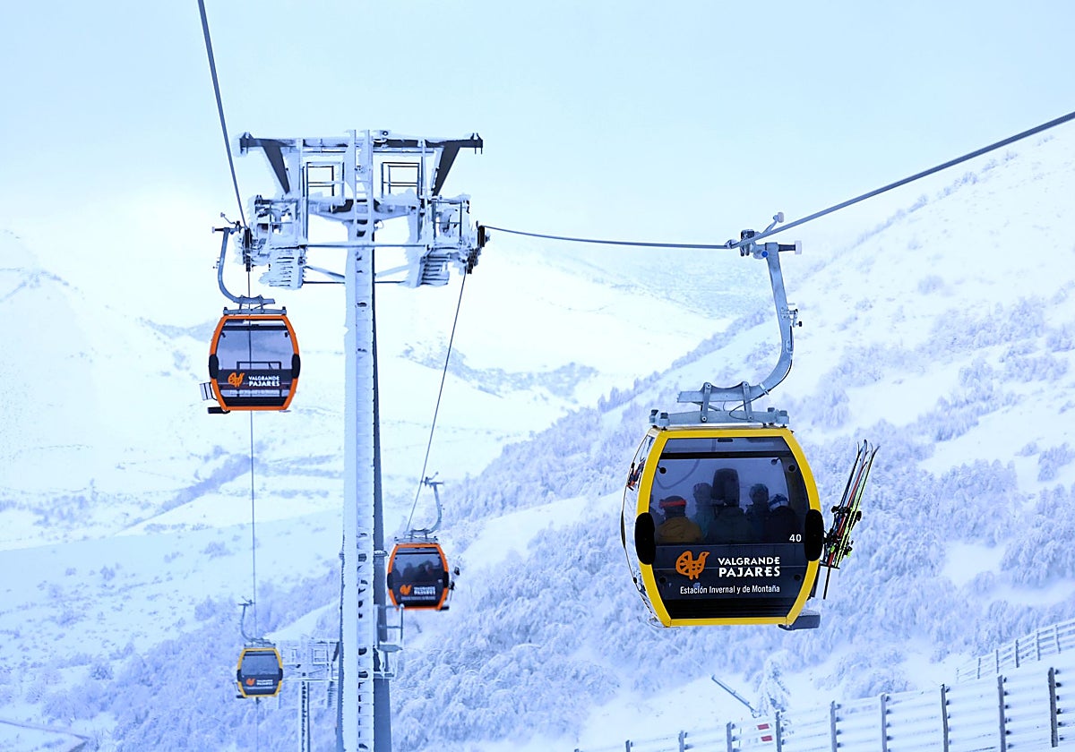 La telecabina de Pajares, instalada en la primera fase