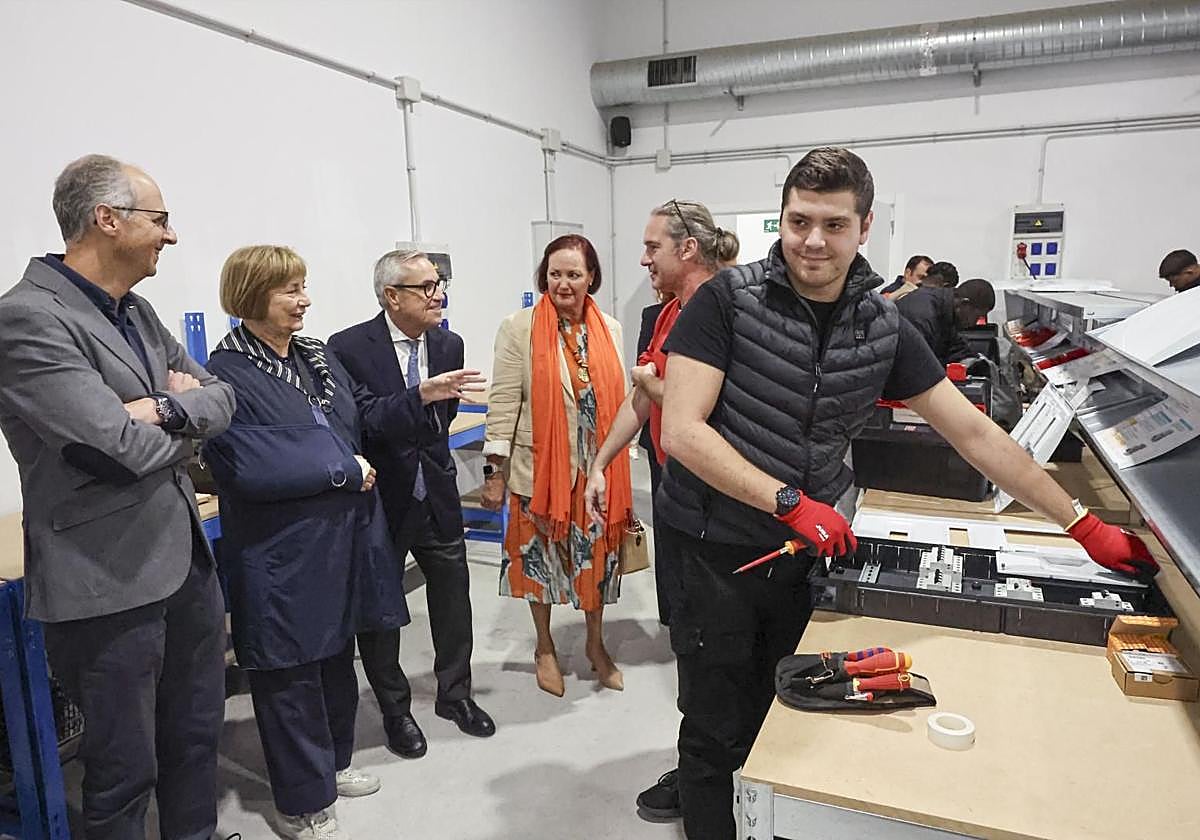 El Ayuntamiento de Avilés y Femetal refuerzan su colaboración en el centro Avilés Innova