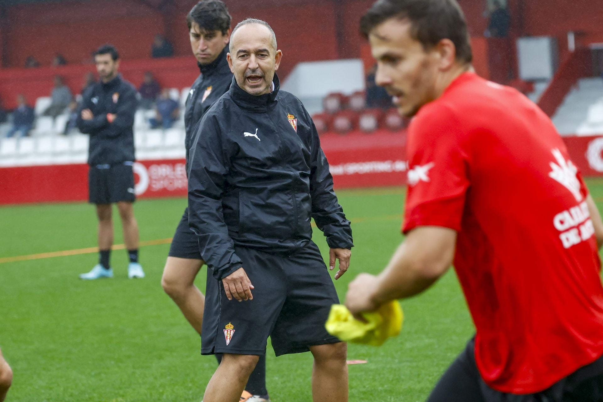 Así ha sido el primer día de Borja Jiménez, nuevo entrenador del Sporting de Gijón