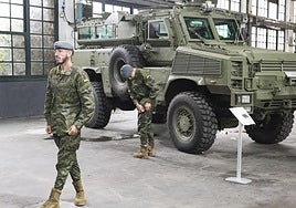 Feria de defensa impulsada por el hub en Oviedo.