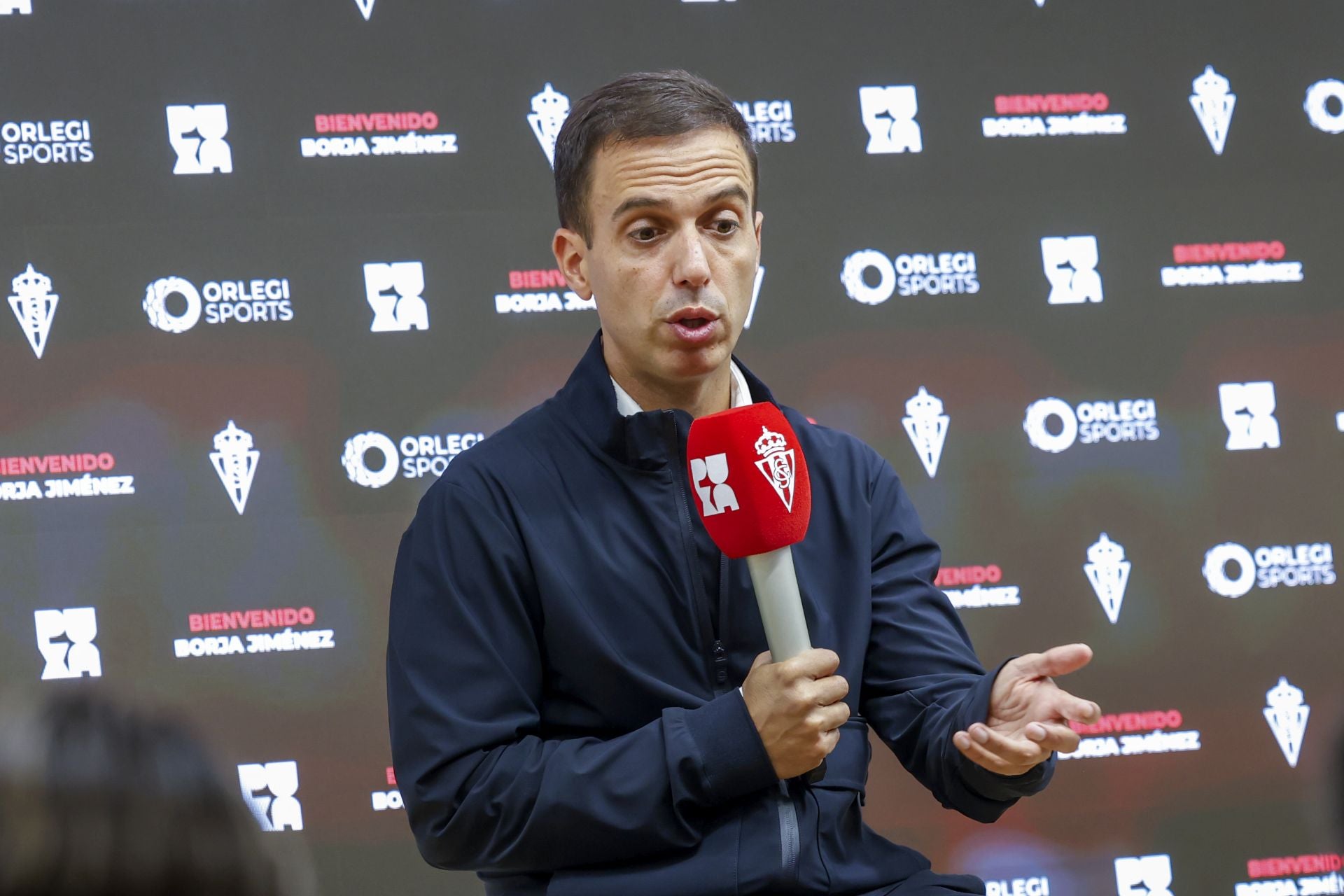 Así ha sido el primer día de Borja Jiménez, nuevo entrenador del Sporting de Gijón