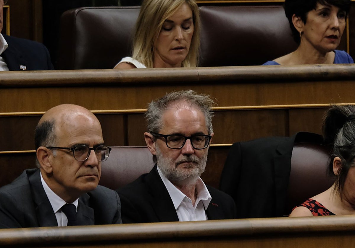 El diputado asturiano de Sumar, Rafael Cofiño, en su escaño del Congreso.