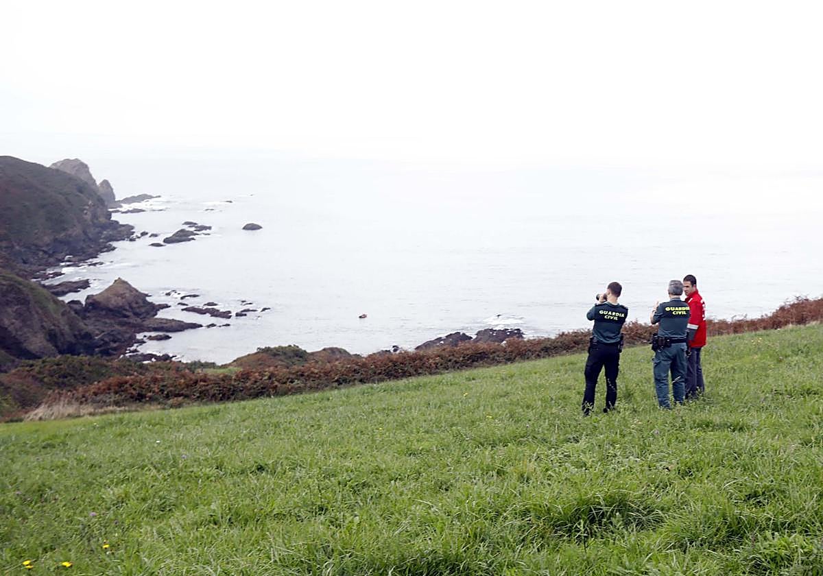 Por tierra, mar y aire: continúa la búsqueda en el Cabo Peñas de la desaparecida de 33 años