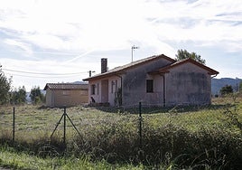 Vivienda okupada en la zona de Granderroble, en Quintes.