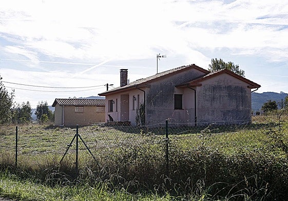 Vivienda okupada en la zona de Granderroble, en Quintes.