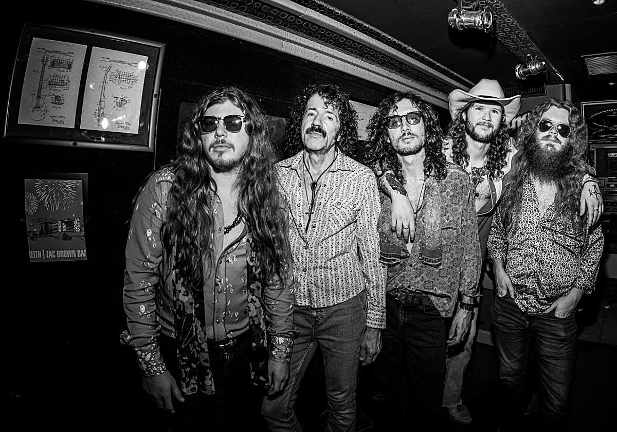 Hippies and Cowboys actúan en el Factoría Sound de Avilés.