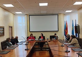 El encuentro se llevó a cabo en el Ayuntamiento de Corvera.