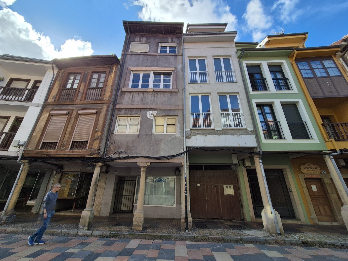 La propiedad se dispone a retomar las obras inacabadas del número 32 de la calle Rivero.