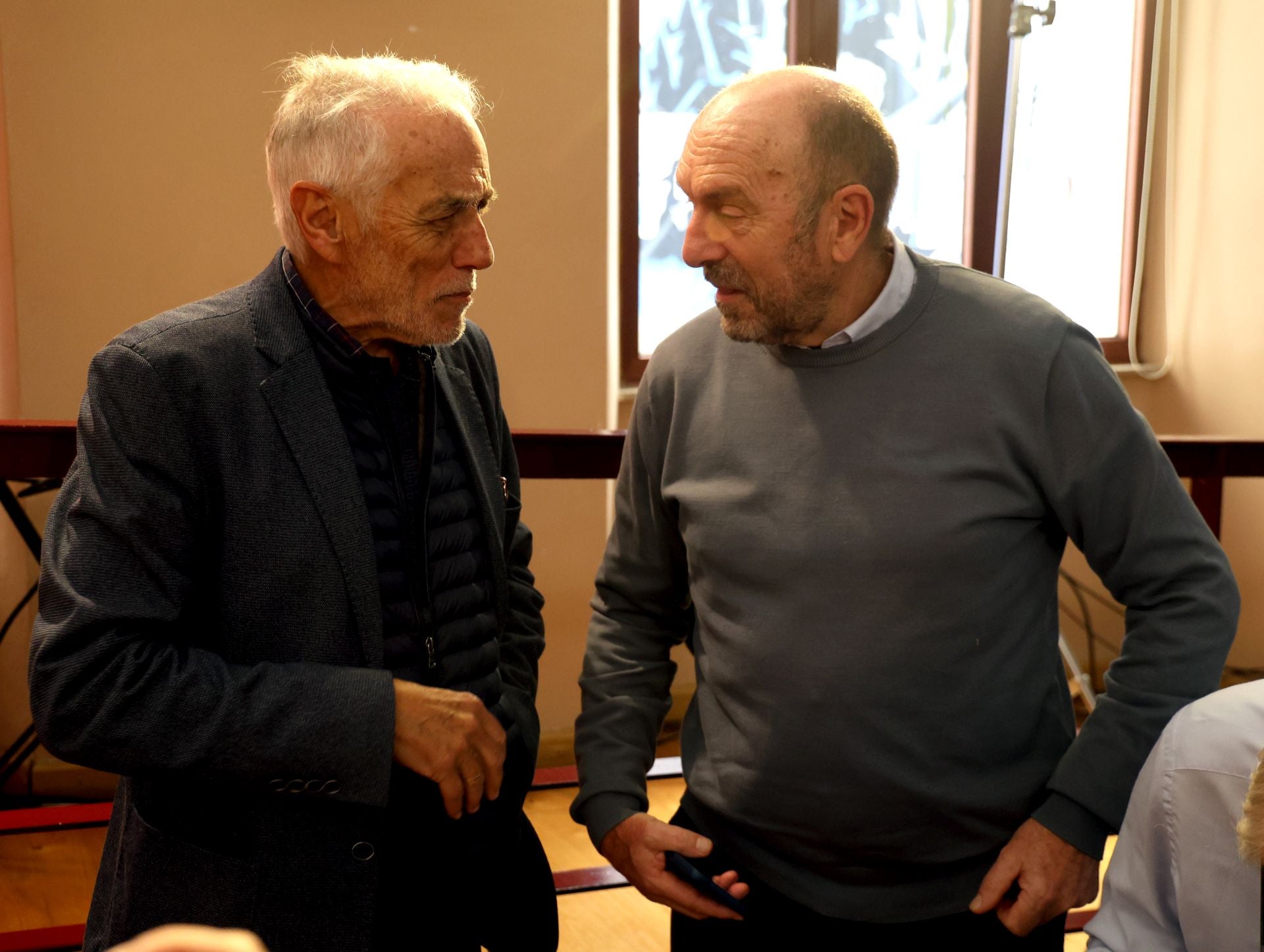 Emotivo homenaje a José Barreiro: «Cumplimos su deseo de regresar a Asturias»