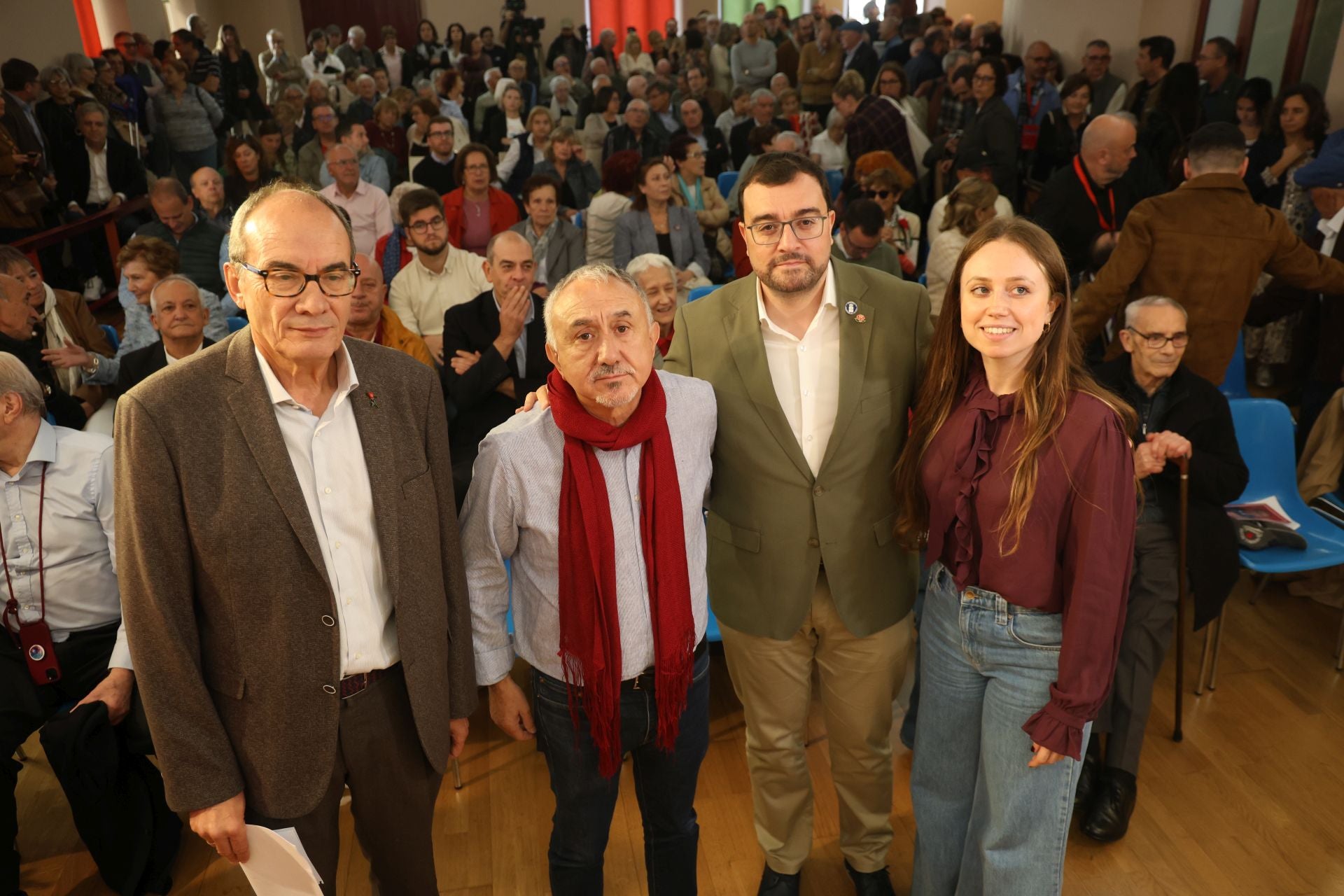 Emotivo homenaje a José Barreiro: «Cumplimos su deseo de regresar a Asturias»