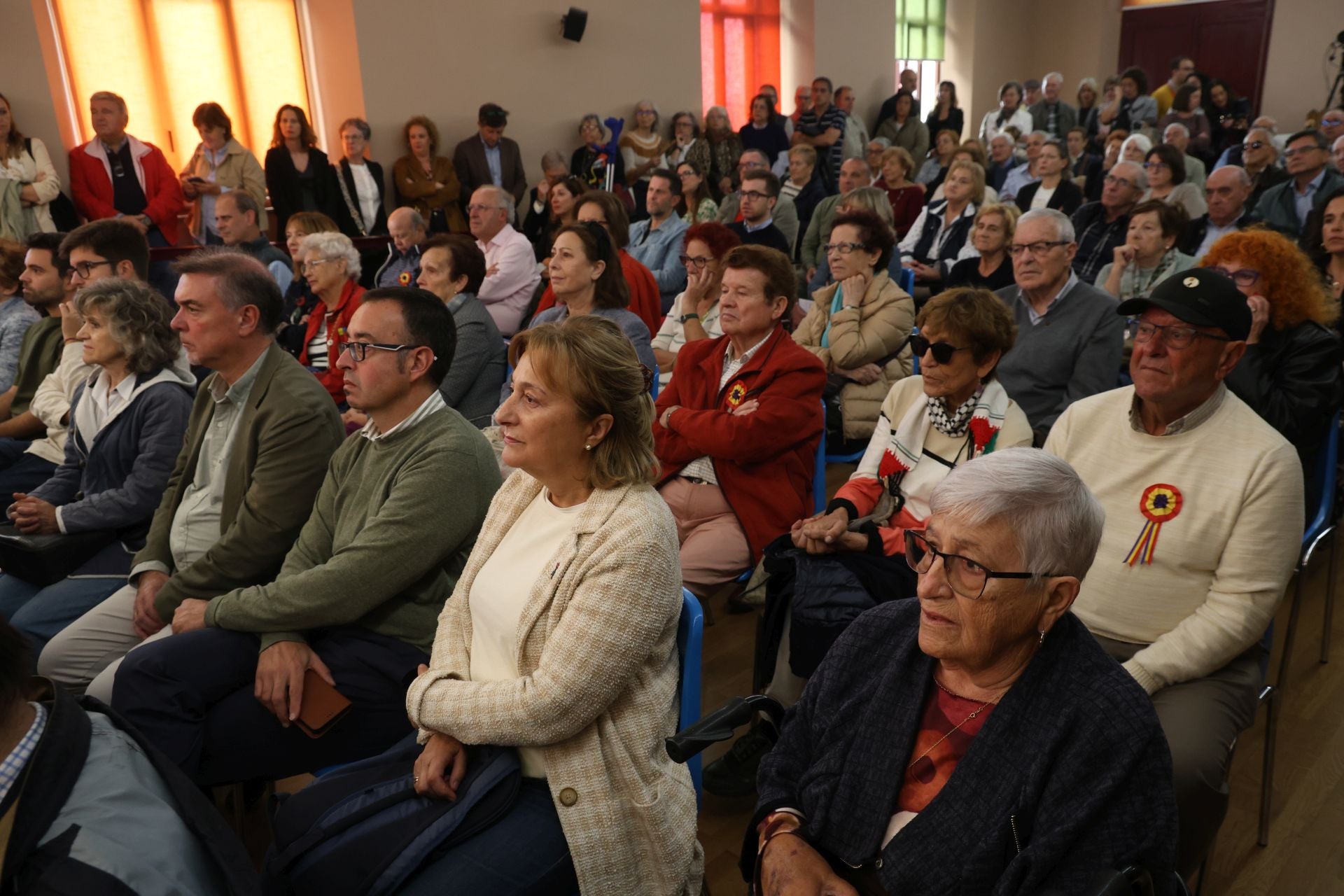 Emotivo homenaje a José Barreiro: «Cumplimos su deseo de regresar a Asturias»