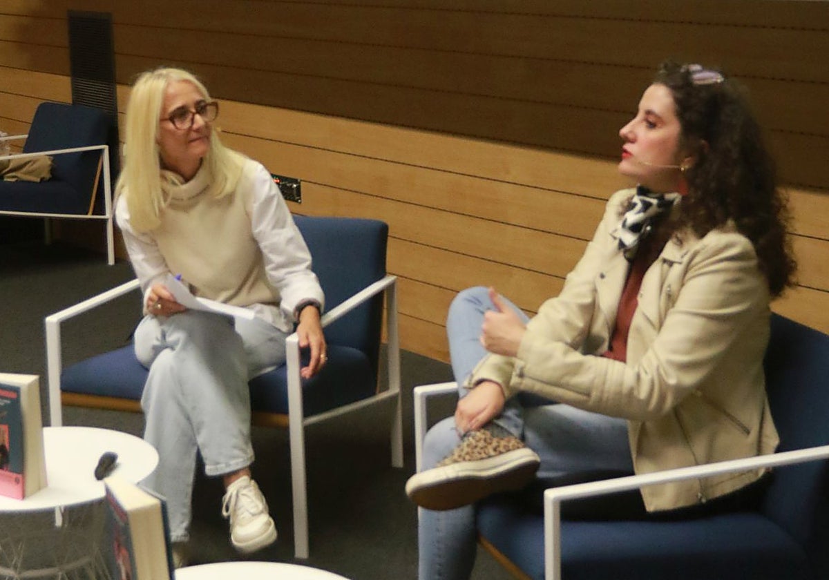 Paché Merayo durante la presentación del libro de Aida Dos Santos.