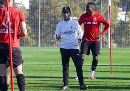 Borja Jiménez, en el entrenamiento del Sporting esta mañana.