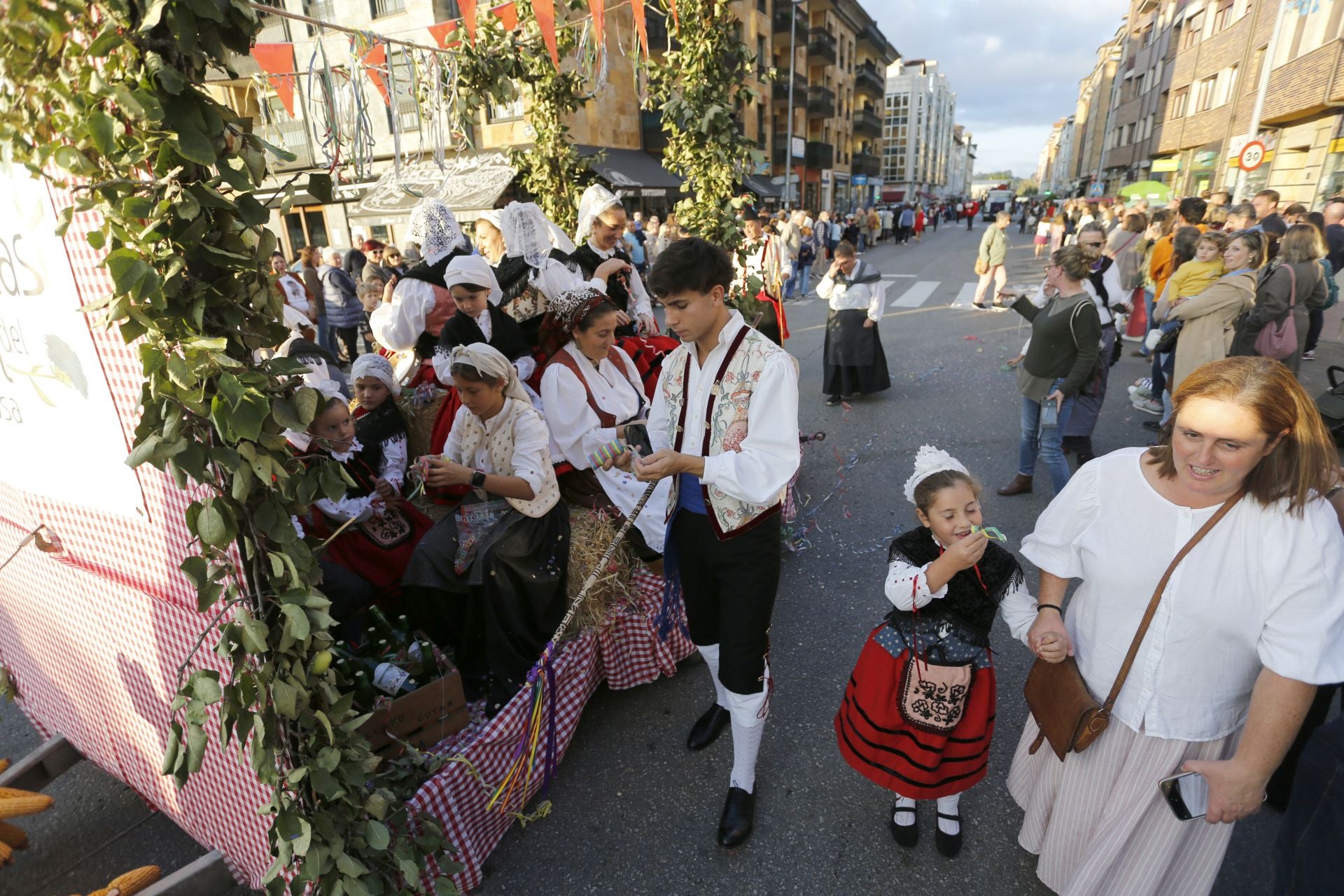 Estas son las carrozas que desfilaron en Villaviciosa