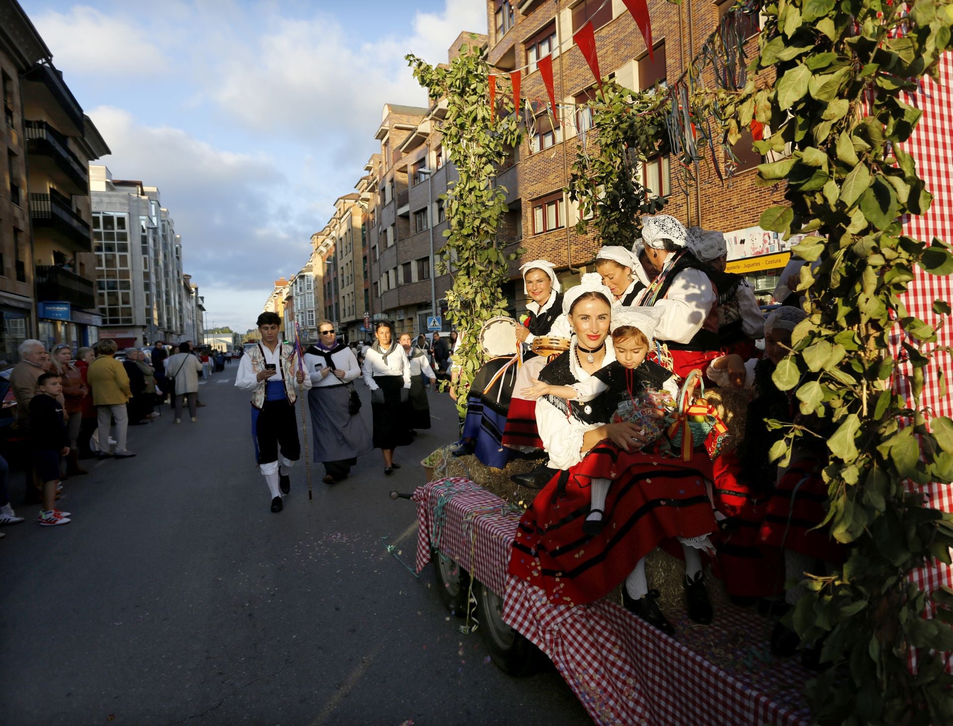 Estas son las carrozas que desfilaron en Villaviciosa