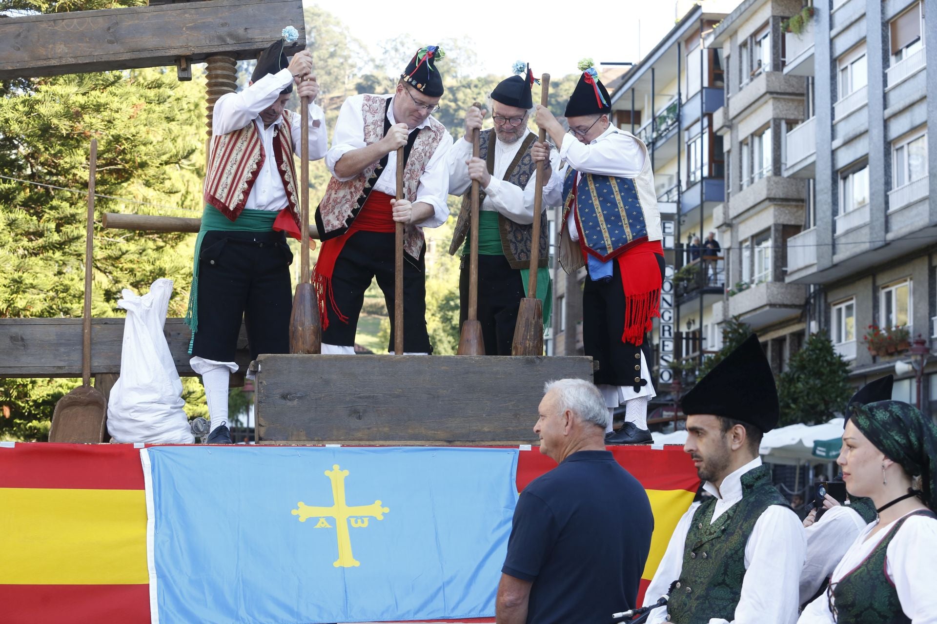 Estas son las carrozas que desfilaron en Villaviciosa