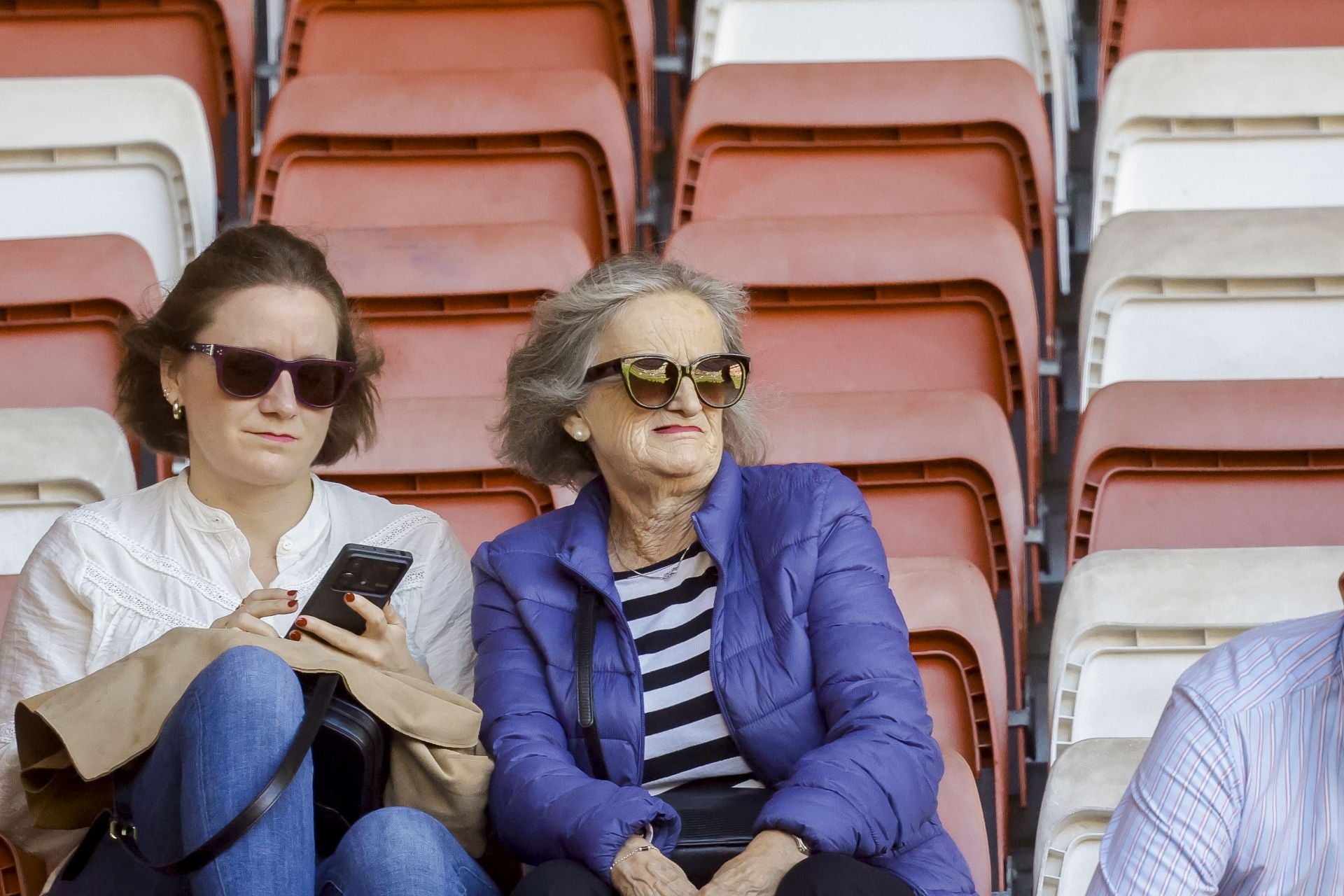 ¿Estuviste viendo el Sporting de Gijón - Racing de Santander? ¡Búscate en las fotos de El Molinón!