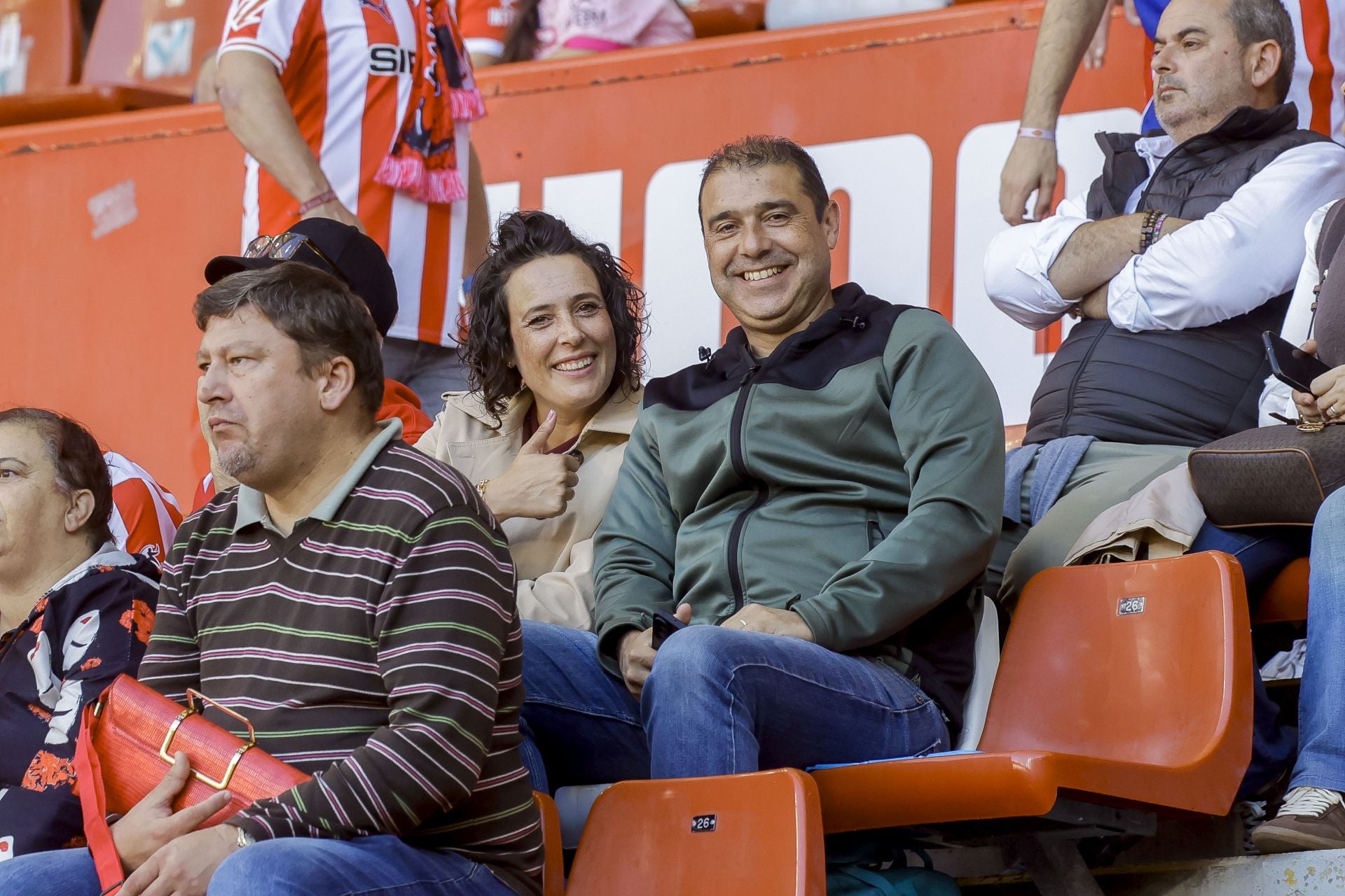 ¿Estuviste viendo el Sporting de Gijón - Racing de Santander? ¡Búscate en las fotos de El Molinón!