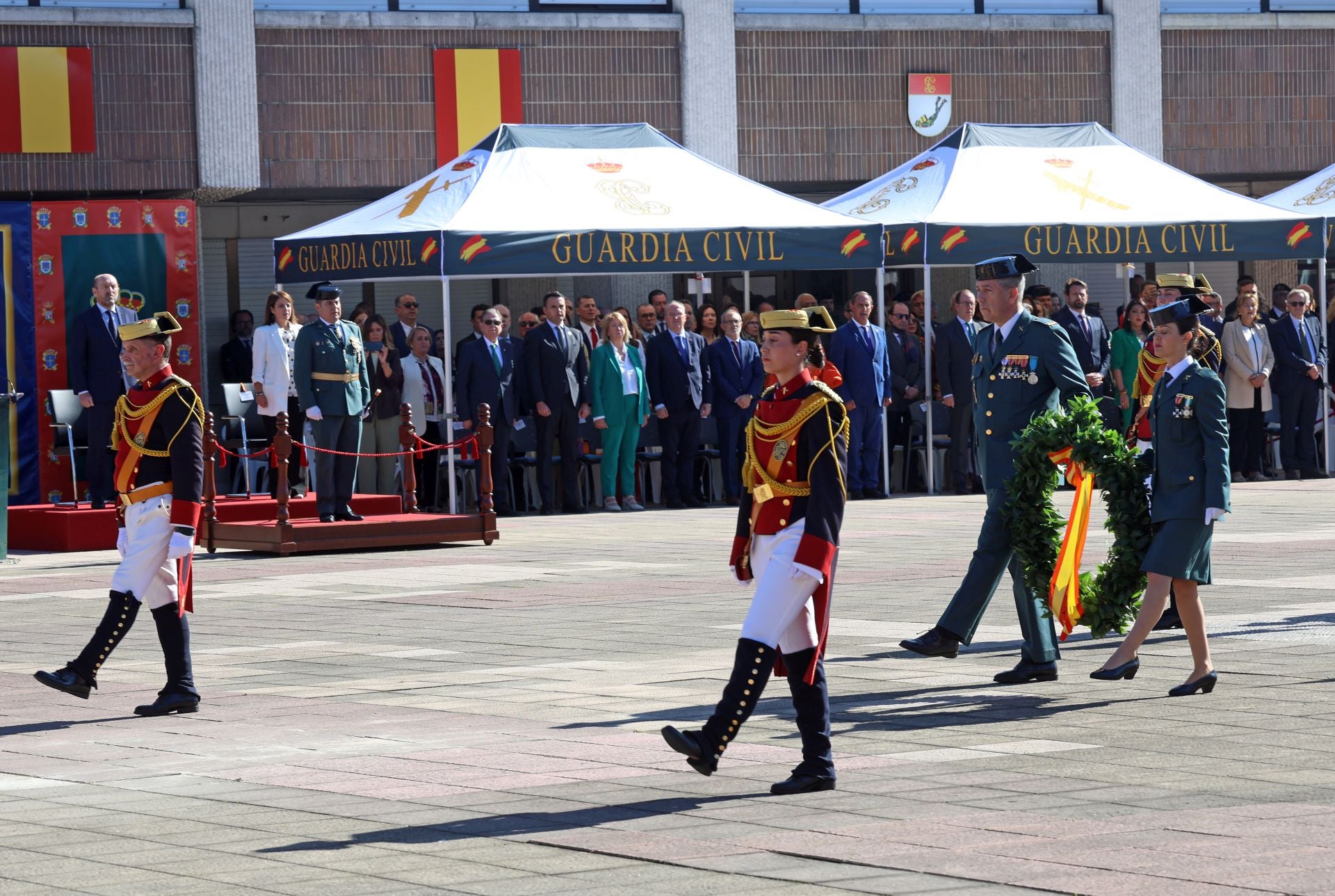 Un día para hacer balance y celebrar: las imágenes del Día del Pilar en Oviedo