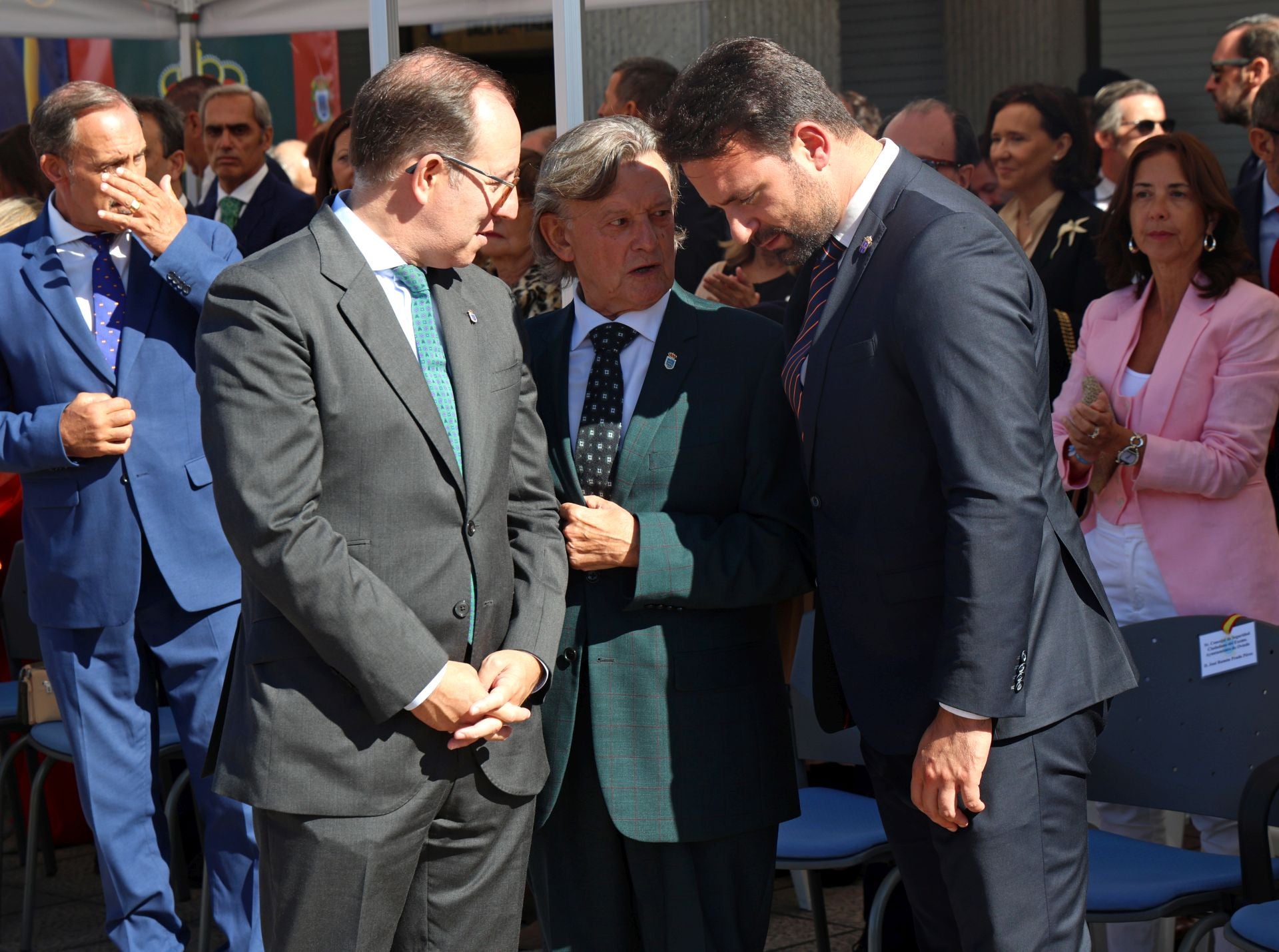 Un día para hacer balance y celebrar: las imágenes del Día del Pilar en Oviedo