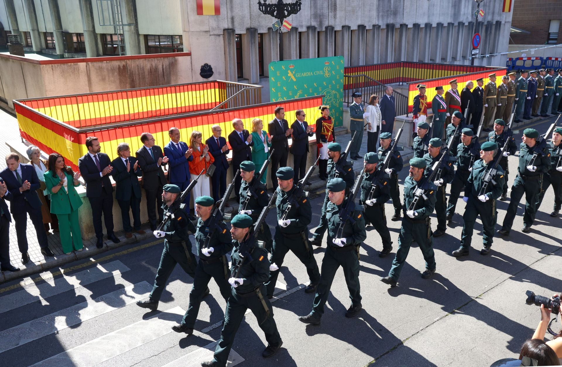 Un día para hacer balance y celebrar: las imágenes del Día del Pilar en Oviedo