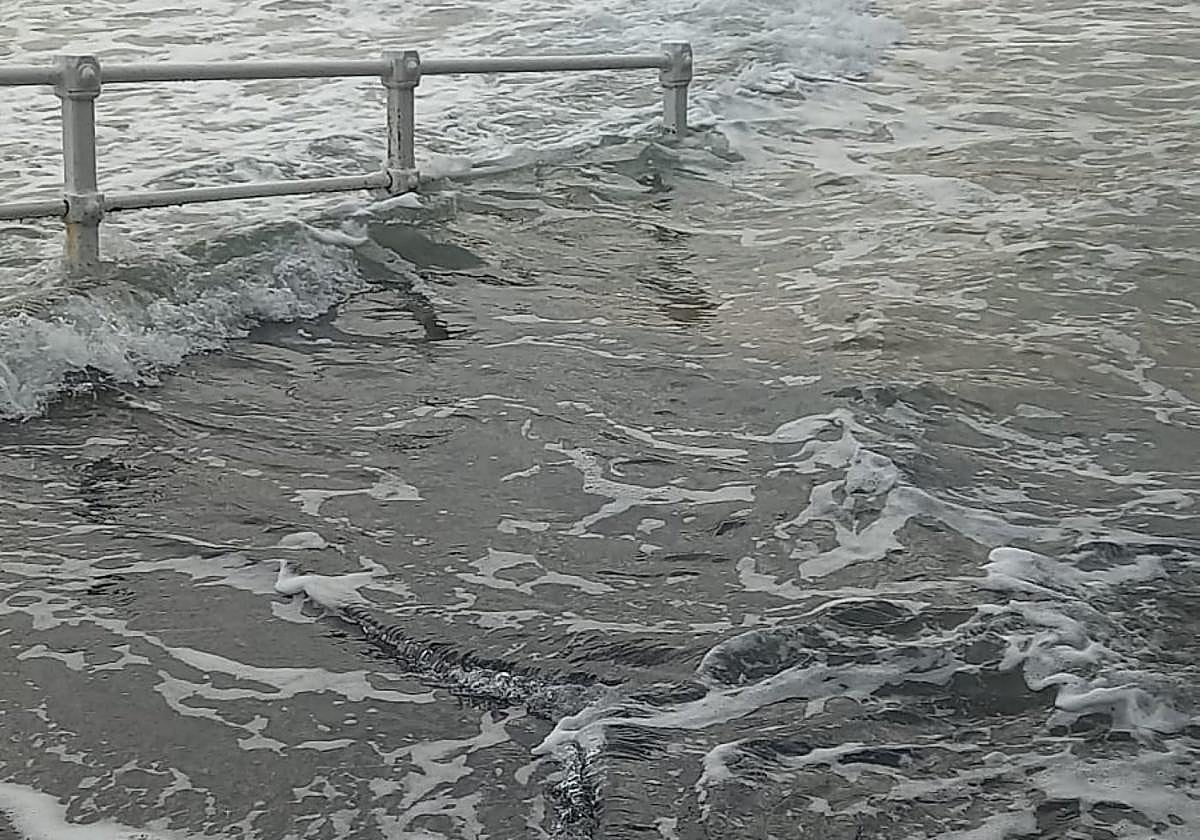 Pleamar en San Lorenzo ayer.