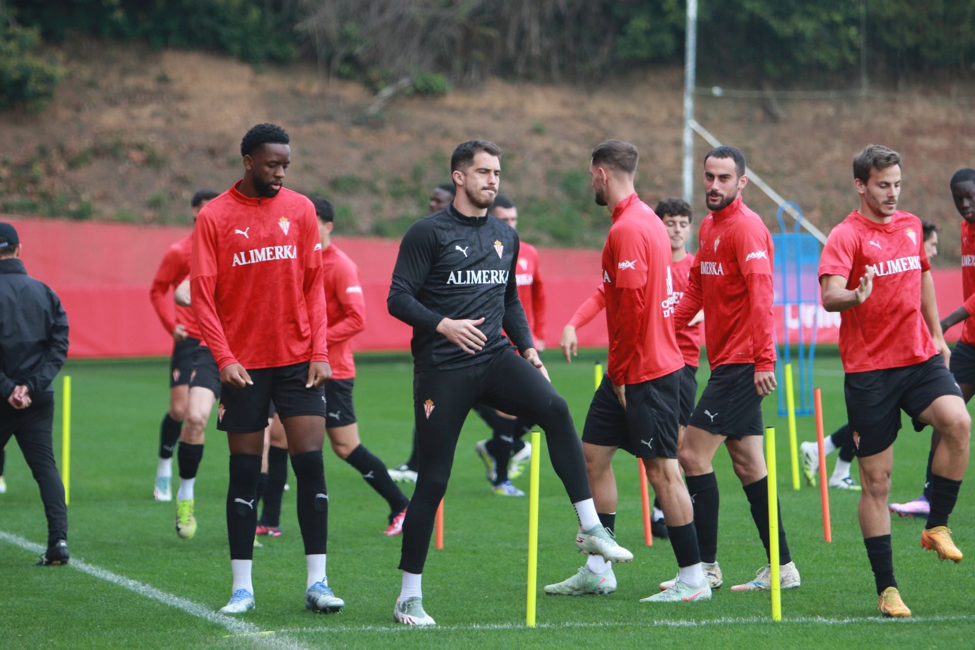 La resaca del Sporting de Gijón-Racing de Santander: así fue el entrenamiento el día después
