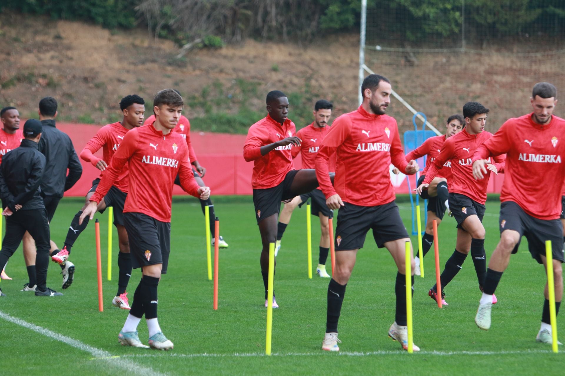 La resaca del Sporting de Gijón-Racing de Santander: así fue el entrenamiento el día después