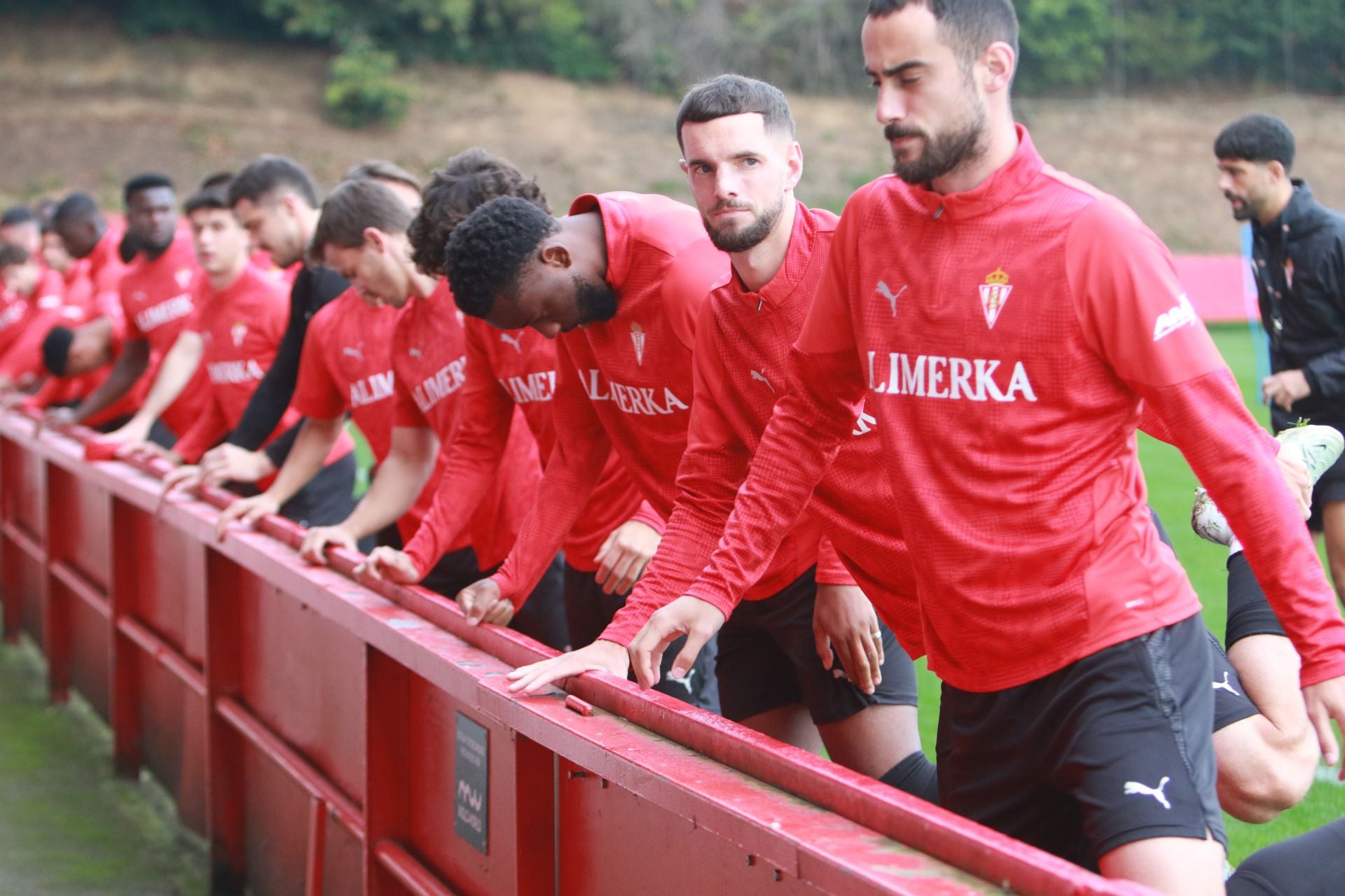 La resaca del Sporting de Gijón-Racing de Santander: así fue el entrenamiento el día después