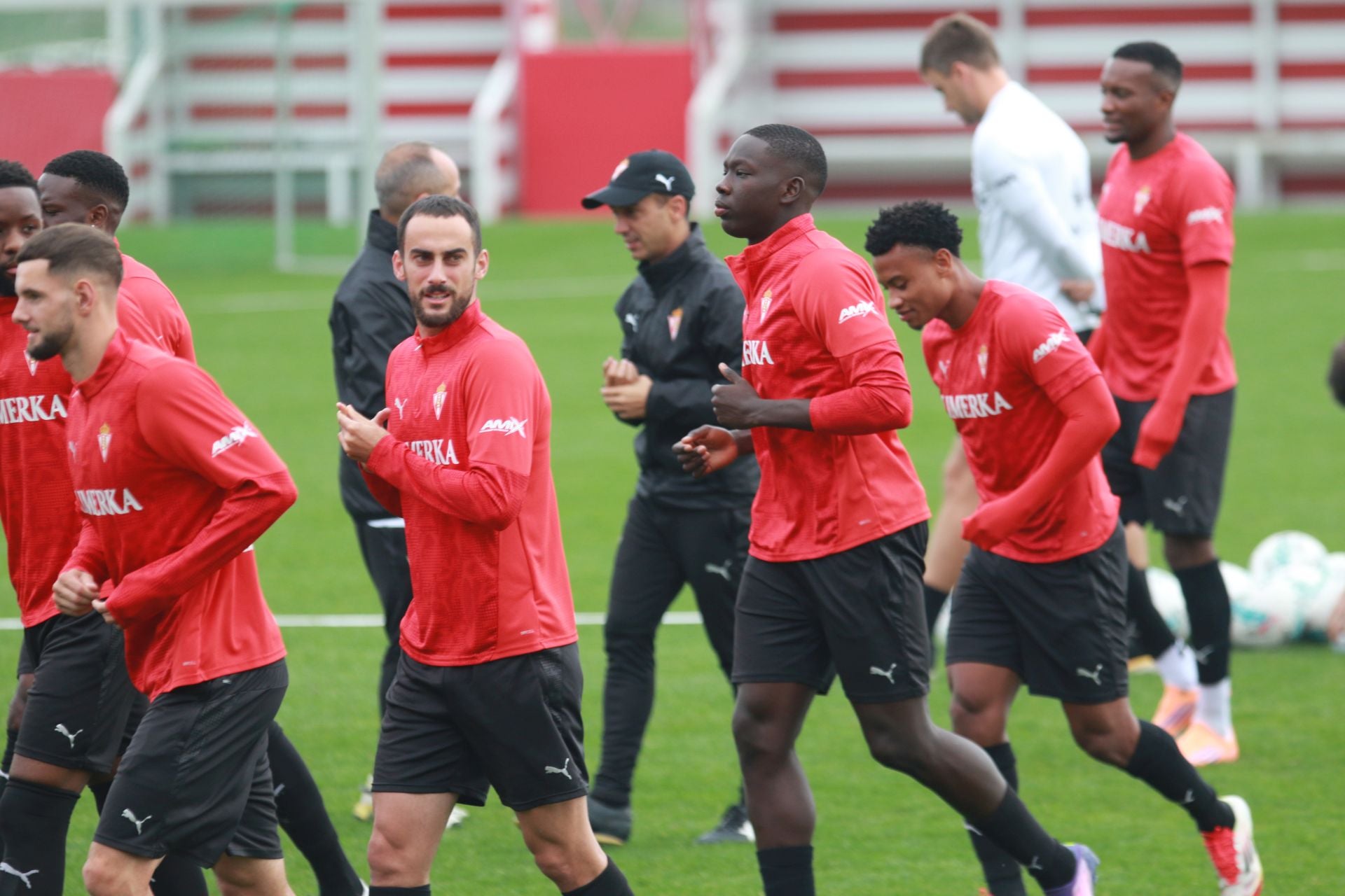 La resaca del Sporting de Gijón-Racing de Santander: así fue el entrenamiento el día después