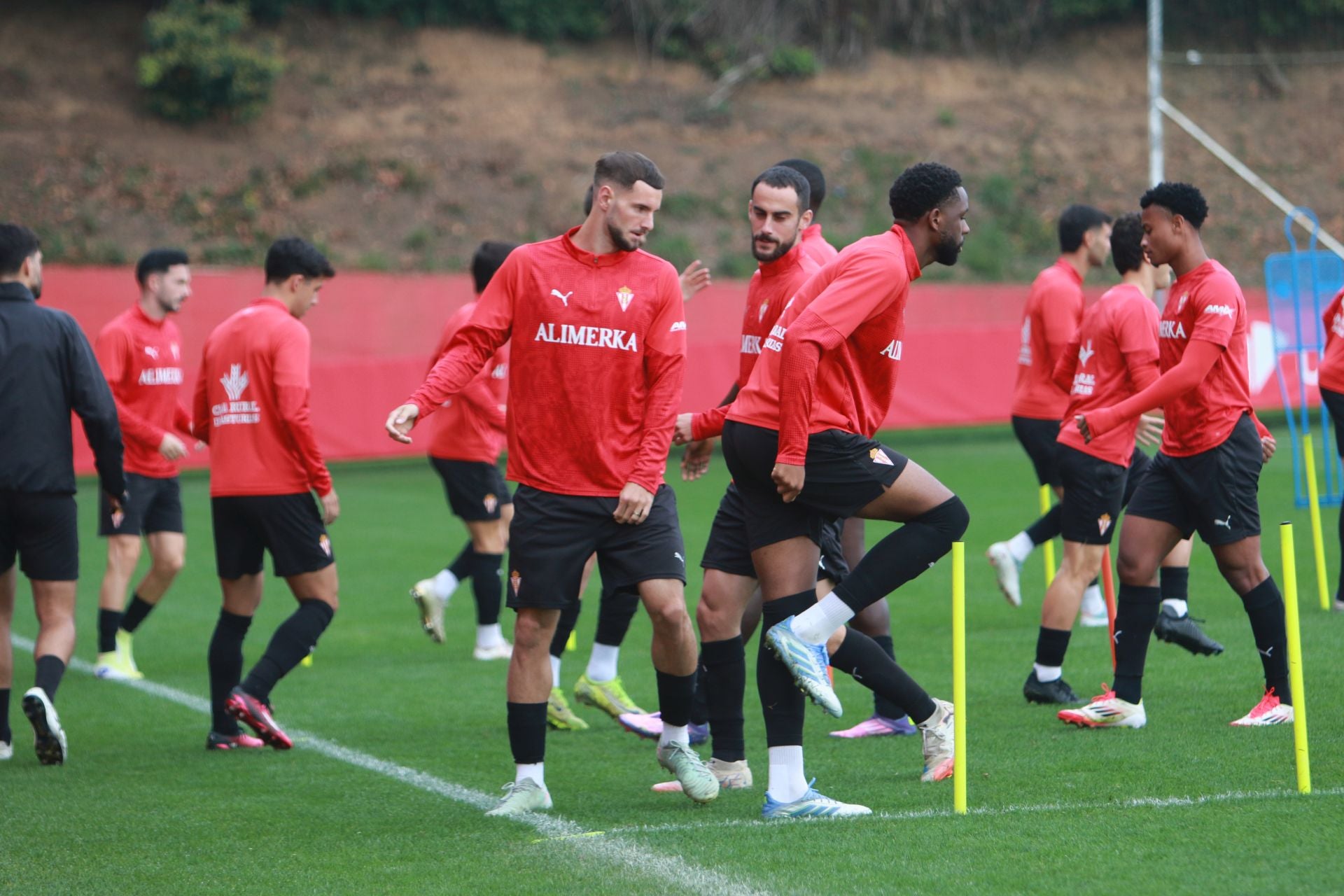La resaca del Sporting de Gijón-Racing de Santander: así fue el entrenamiento el día después