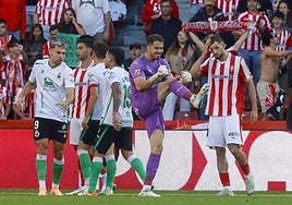 Yáñez transmitió seguridad en la portería. Tuvo decisión en las salidas y realizó dos paradones: uno en cada tiempo