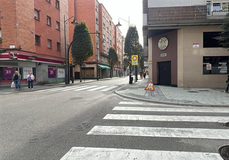 La obra en fases para elevar pasos de peatones en Schulz genera confusión y quejas ciudadanas