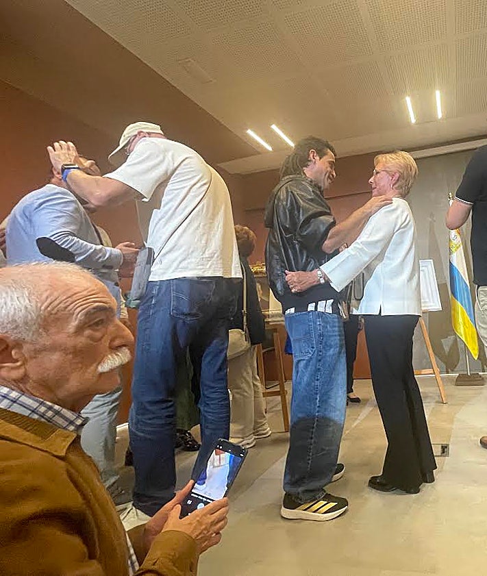 Imagen secundaria 2 - Mieres recuerda a sus últimos cuatro alcaldes: «Construyeron nuestro futuro»