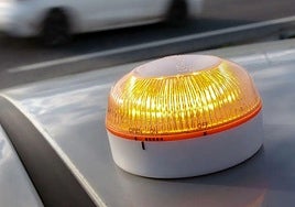 Baliza V16: ¿qué vehículos deben llevarla y qué multas te pueden poner por no usarla?