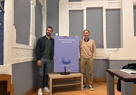 Aitor Martínez Valdajos, director de la Fundación de Cultura, y Manuel González, jefe de departamento de Educación, en la presentación.