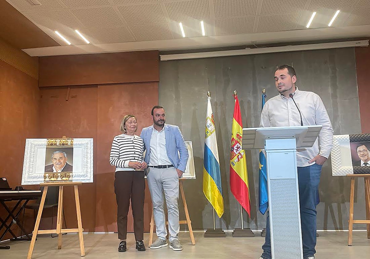 Imagen principal - Mieres recuerda a sus últimos cuatro alcaldes: «Construyeron nuestro futuro»