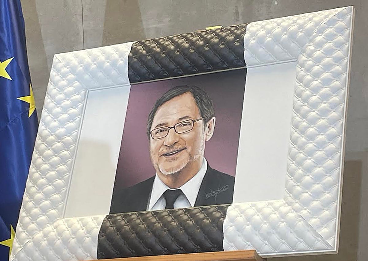 Imagen secundaria 1 - Mieres recuerda a sus últimos cuatro alcaldes: «Construyeron nuestro futuro»