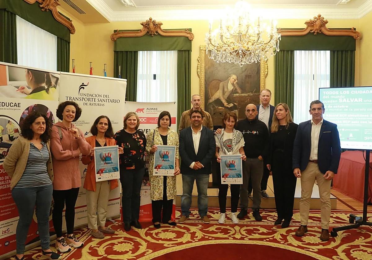 A la derecha, el edil de Deportes, Jorge Pañeda, junto a organizadores y colaboradores de la actividad.