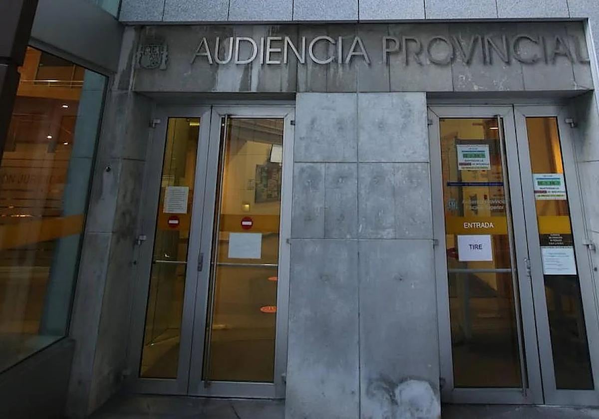 Piden 22 años de cárcel para un hombre por mantener sexo con un menor, grabarlo y amenazarlo con difundirlo en Gijón