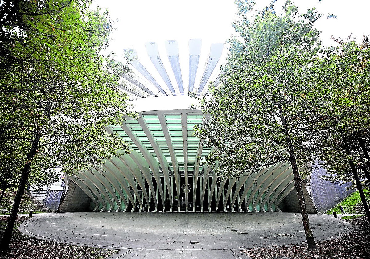 Acceso al antiguo centro comercial del Calatrava.