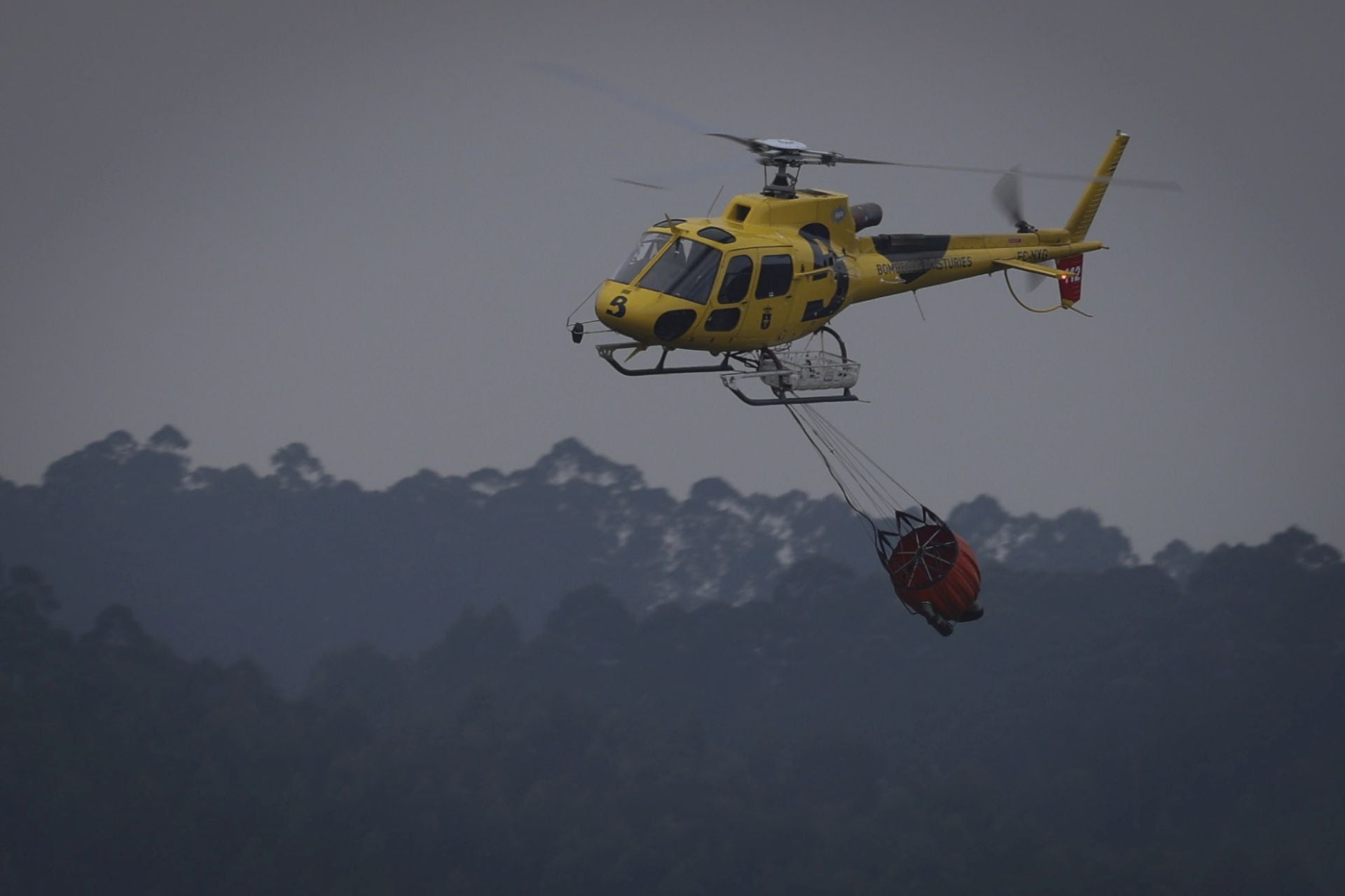 Incendio en el Monte Areo: el fuego arrasa varias hectáreas de vegetación